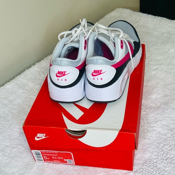 Nike Air Max SC (GS) | White / Gray / Black / Pink | Size 5Y - Picture 4 of 5